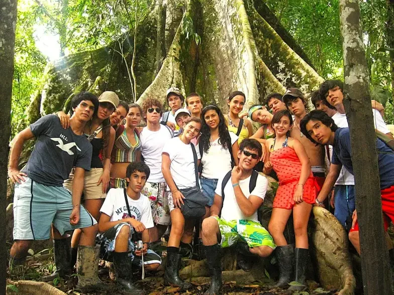 Caminata en la selva (ceiba gigante) — turismo pedagógico en Colombia